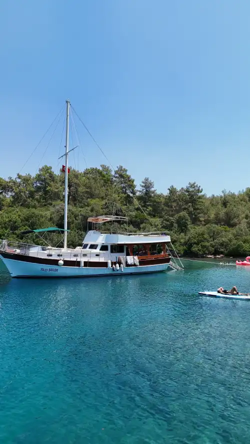 Marmaris'te Günlük 18 Metrelik Yelkenli Kiralama Deneyimi