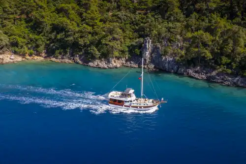 Marmaris'te Günlük 18 Metrelik Yelkenli Kiralama Deneyimi