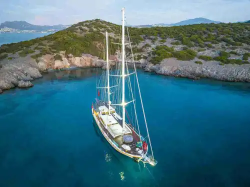 Bodrum’da Lüks Gulet ile Mavi Yolculuk: 37 Metrelik Rahatlık ve Şıklık