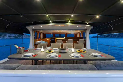 Bodrum’da Lüks Gulet ile Mavi Yolculuk: 37 Metrelik Rahatlık ve Şıklık