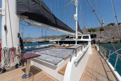 Bodrum’da Lüks Gulet ile Mavi Yolculuk: 37 Metrelik Rahatlık ve Şıklık