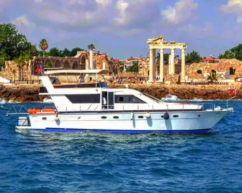 Роскошная яхта в Сиде – комфортное размещение для 6 гостей