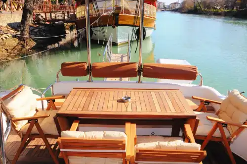  Элегантная и современная моторная яхта для выпускных вечеринок и особых мероприятий в Сиде