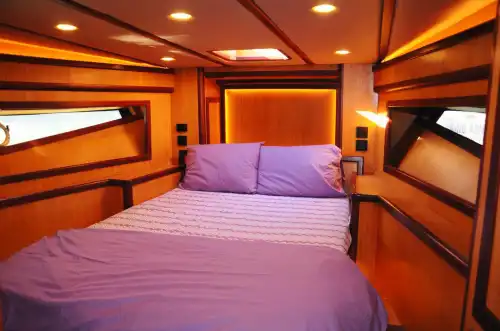  Элегантная и современная моторная яхта для выпускных вечеринок и особых мероприятий в Сиде