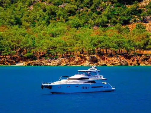 Antalya'da 30 Metre 5 Kabinli 10 Kişilik Konaklamalı Özel Yapım Lüks Yat