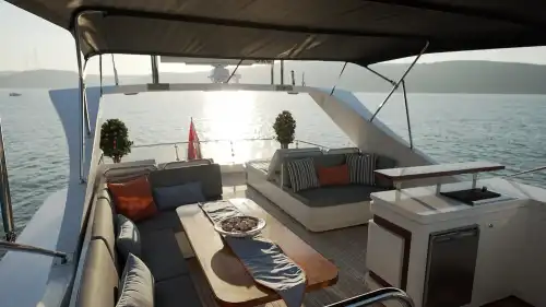 Göcek'te 27 Metrelik Lüks Motor Yat ile Unutulmaz VIP Deniz Tatili