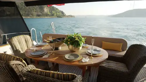 Göcek'te 27 Metrelik Lüks Motor Yat ile Unutulmaz VIP Deniz Tatili