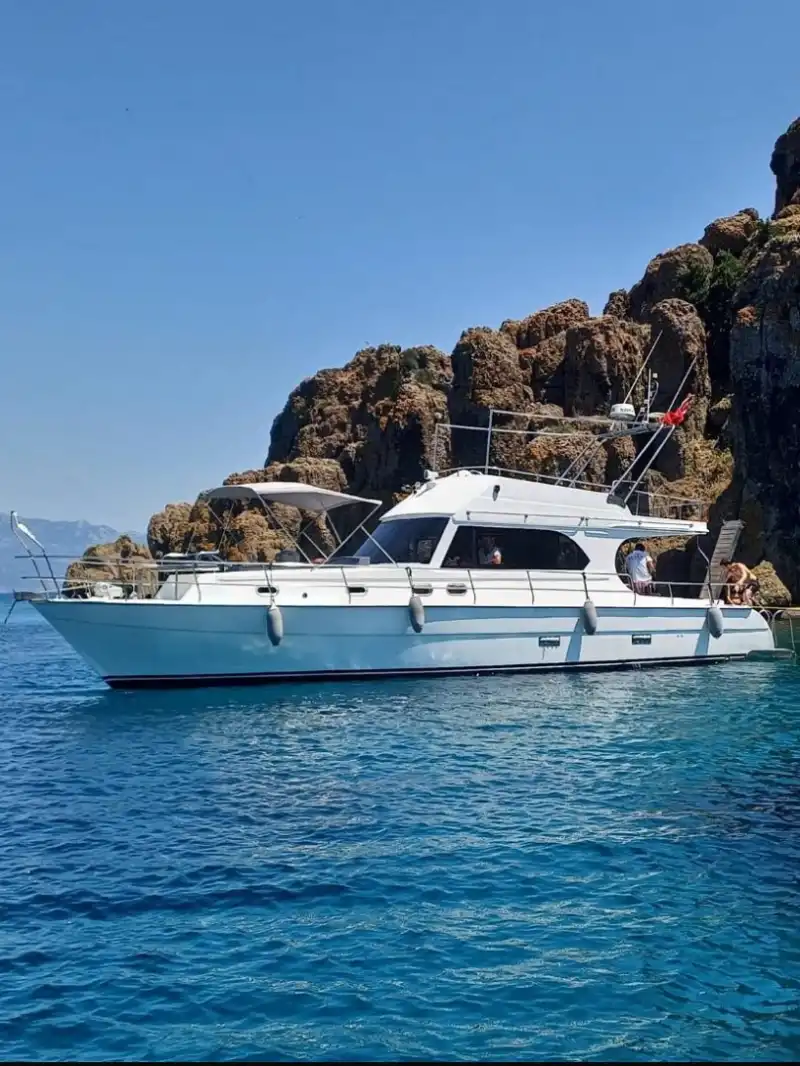 Bodrum’da 13,95 Metrelik 2 Kabinli Konaklamalı yada 10 Kişilik Günübirlik Tekne