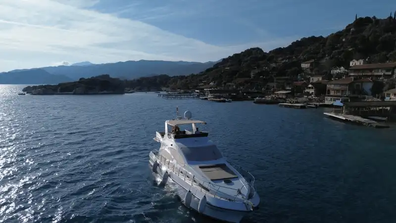 Эксклюзивный морской отдых на 17-метровой роскошной моторной яхте в Кекове