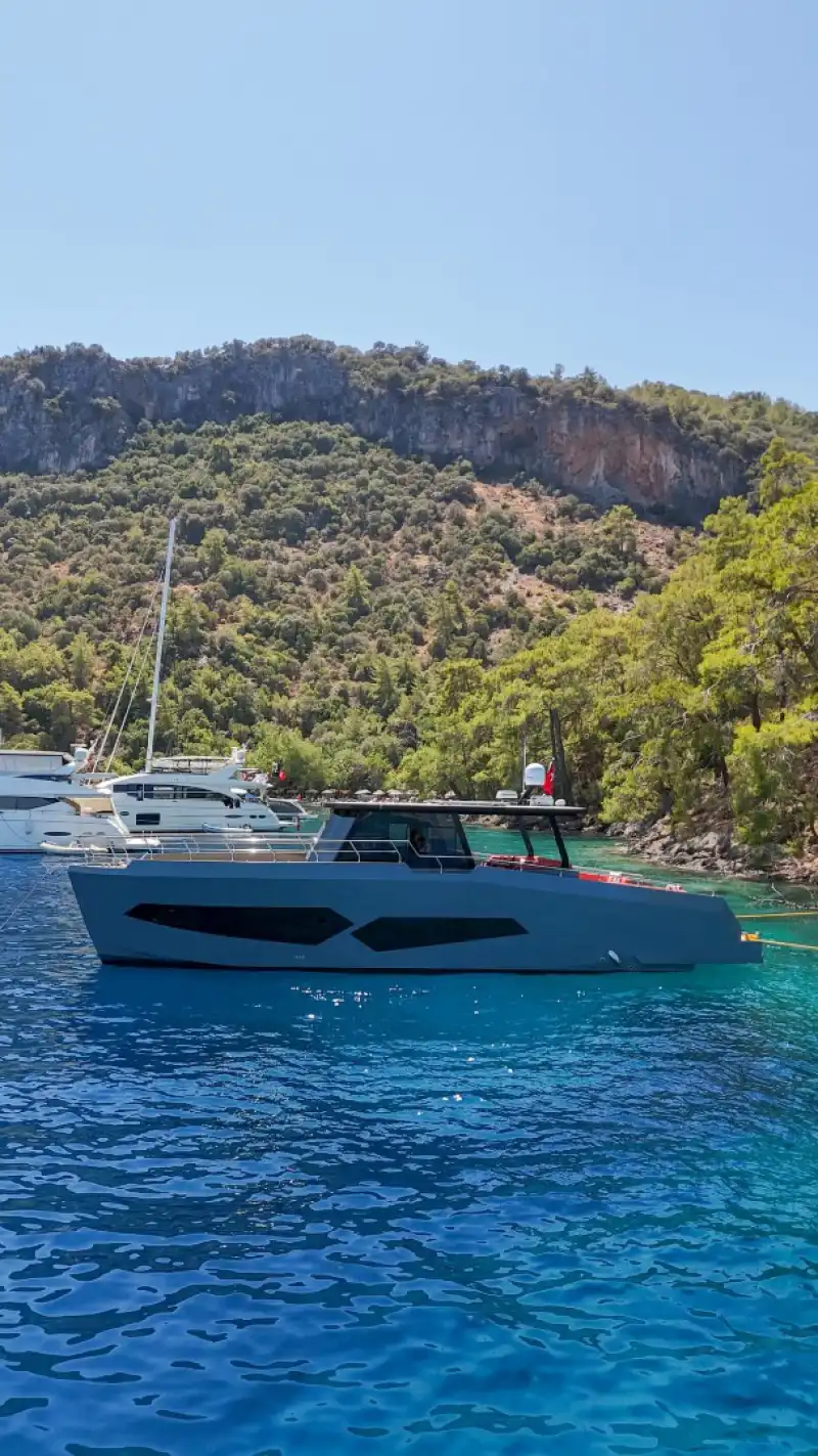 2 Kabinli Şık Motoryat – Özel Günleriniz İçin Mükemmel Seçim