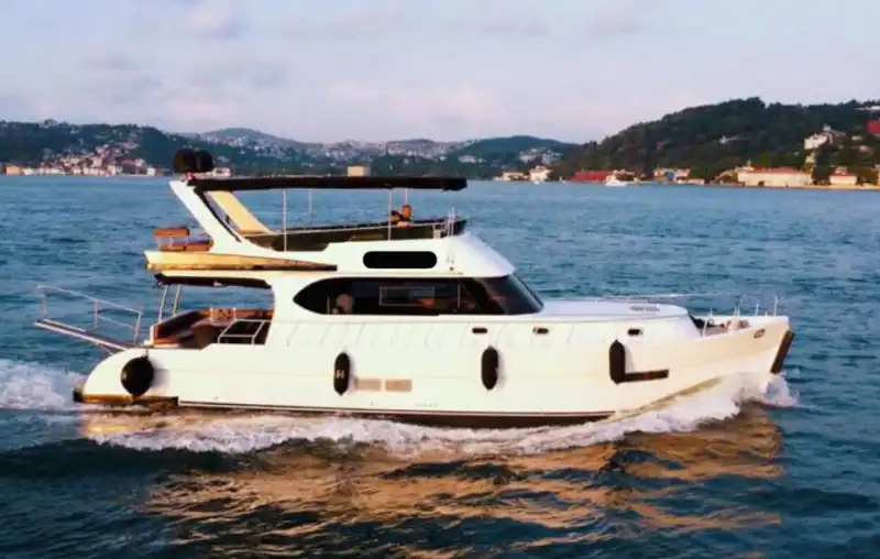 A Pleasant Bosphorus Cruise with an 12-Person Luxury Yacht
