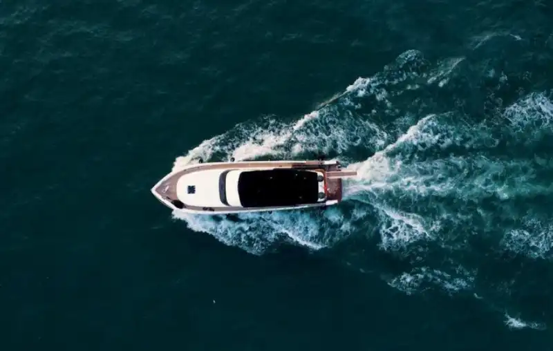 A Pleasant Bosphorus Cruise with an 12-Person Luxury Yacht