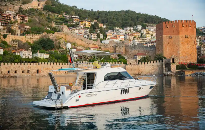 Просторная и комфортная 15-метровая яхта в Аланье