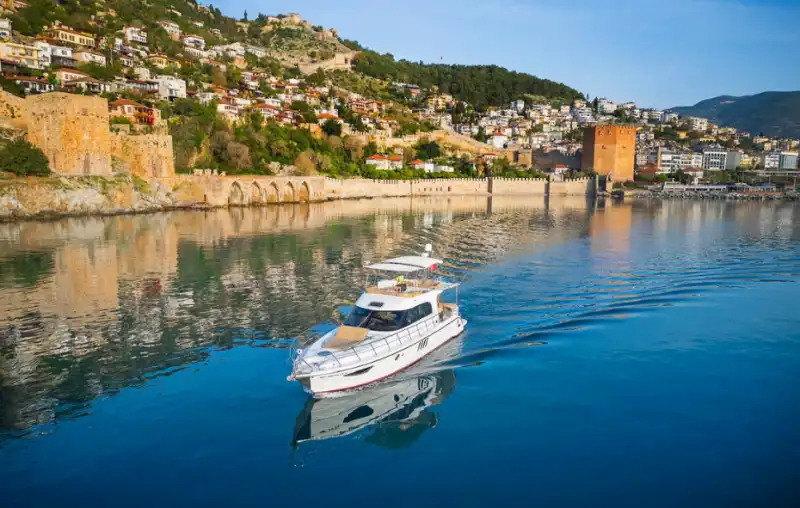 Просторная и комфортная 15-метровая яхта в Аланье