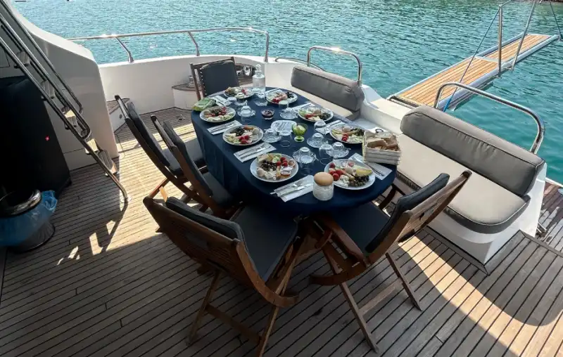 Bebek'te Azimut Motoryat ile Türk Rivieara'sını Konaklamalı veya Günübirlik Keşfedin 