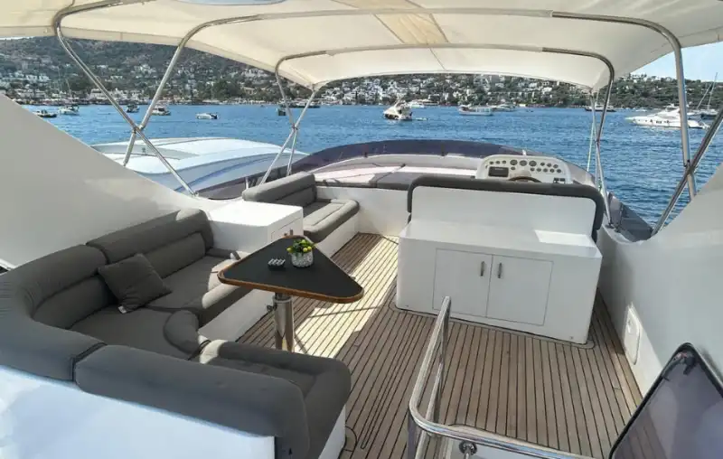 Bebek'te Azimut Motoryat ile Türk Rivieara'sını Konaklamalı veya Günübirlik Keşfedin 