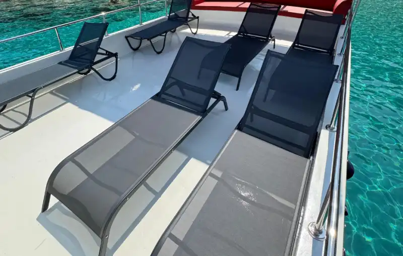 Почасовая и дневная аренда яхты в Калкане для купания и экскурсий