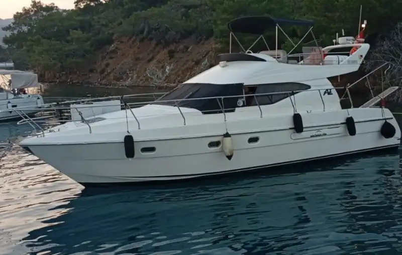 Göcek’te 8 Kişilik Lüks Motoryat ile Deniz Keyfi Sizi Bekliyor!