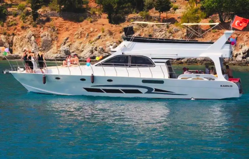 TV, Müzik Sistemi ve Barbekü ile Donatılmış Lüks Motoryat Kiralama