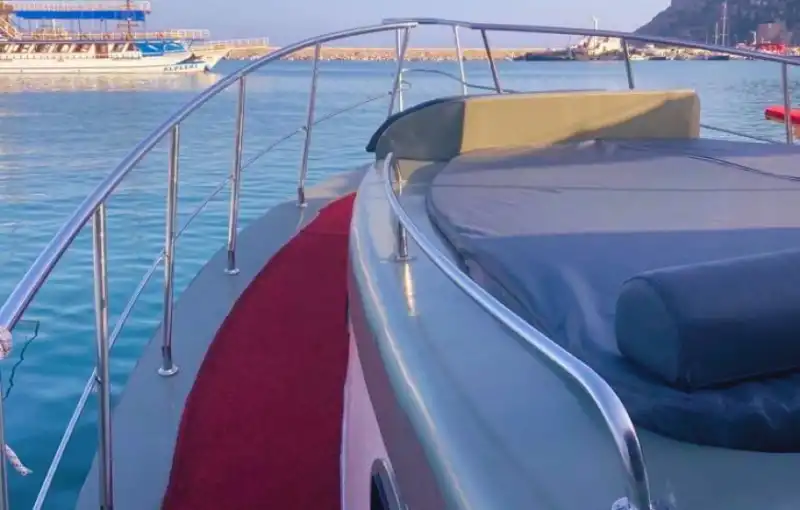 Просторная и комфортабельная 15-метровая яхта в Аланье