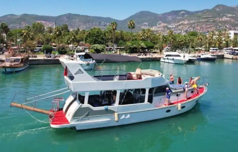 Просторная и комфортабельная 15-метровая яхта в Аланье