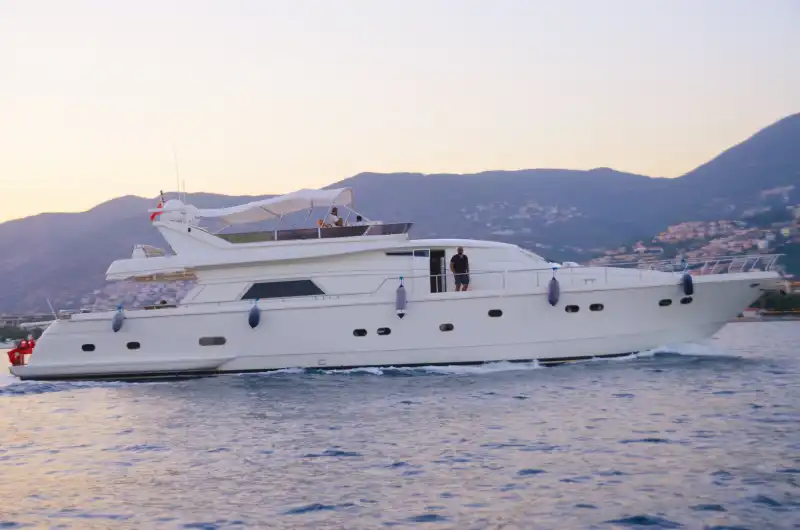 Alanya'da Gezi ve Yüzme Keyfi İçin Özel Tasarlanmış Ultra Lüks Motoryat