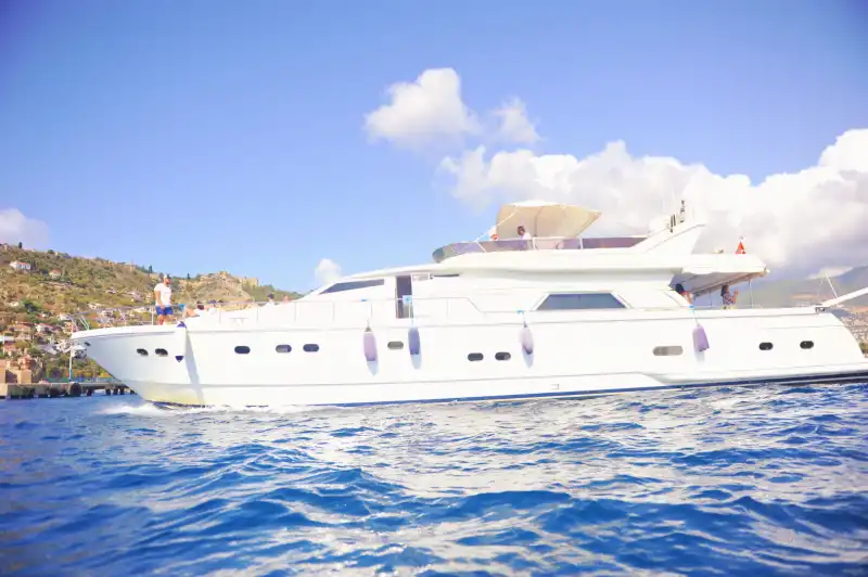 Ультра-роскошная эксклюзивная моторная яхта для прогулок и купания в Аланье