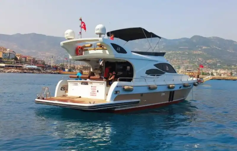 Роскошная дизайнерская яхта для морского круиза в Аланье