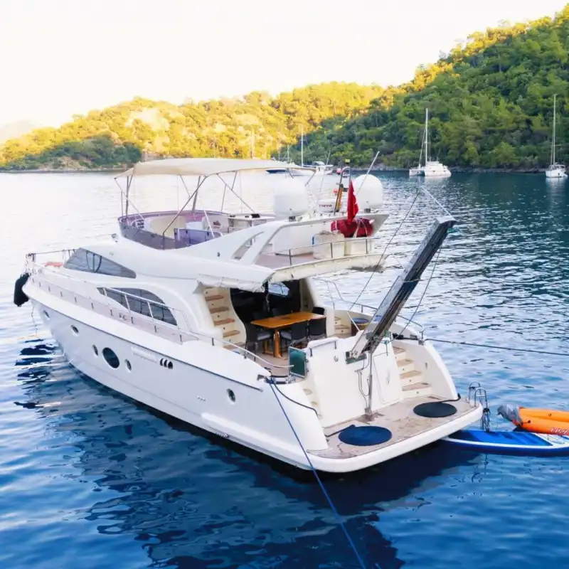 Аренда 16-метровой роскошной моторной яхты Princess с 3 каютами в Аланье