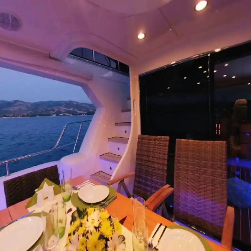 Аренда 16-метровой роскошной моторной яхты Princess с 3 каютами в Аланье