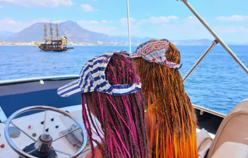  Comfortable 12-Person Rental Boat for an Exclusive Journey in Alanya’s Unique Blue Waters