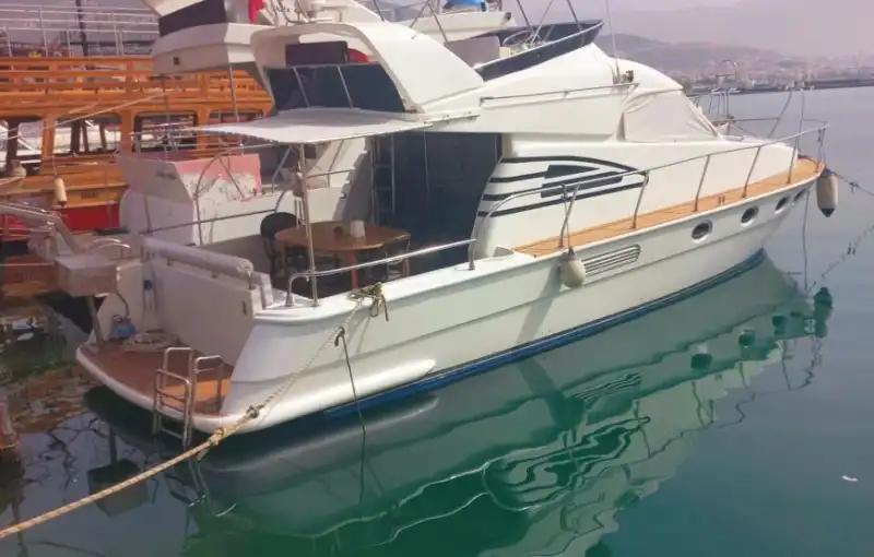  Comfortable 12-Person Rental Boat for an Exclusive Journey in Alanya’s Unique Blue Waters