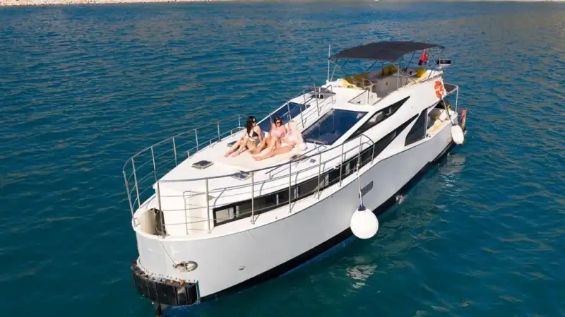 Antalya'nın Turkuaz Sularında VIP Tekne Keyfi – 32 Kişiye Kadar!