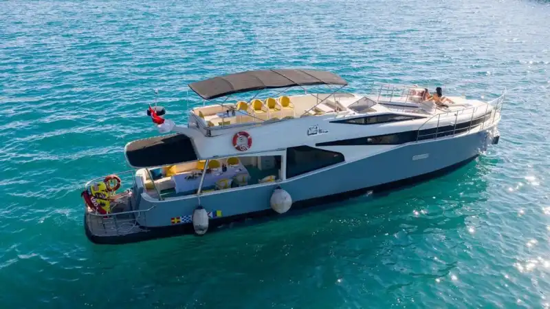 Antalya'nın Turkuaz Sularında VIP Tekne Keyfi – 32 Kişiye Kadar!