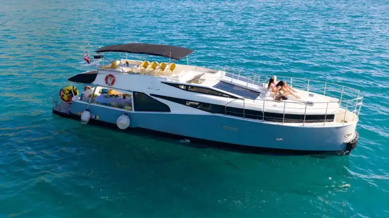 Antalya'nın Turkuaz Sularında VIP Tekne Keyfi – 32 Kişiye Kadar!