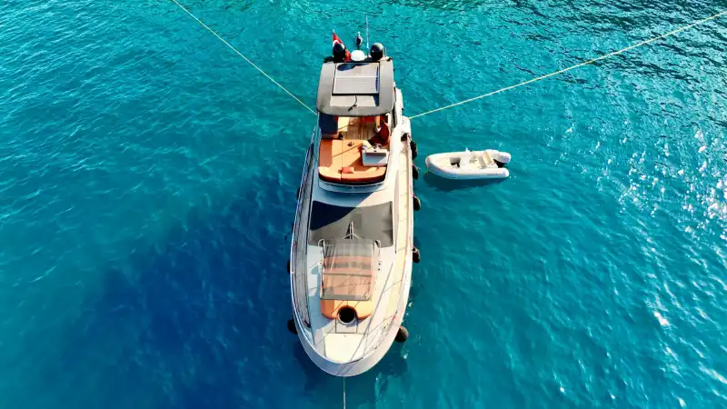 Исследуйте лазурные воды Гёчека на 15-метровой моторной яхте!