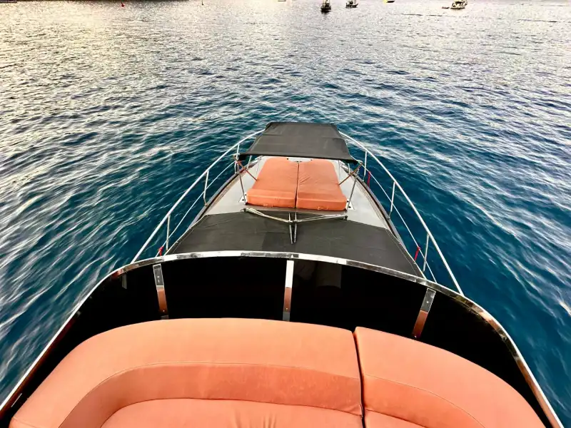 Исследуйте лазурные воды Гёчека на 15-метровой моторной яхте!