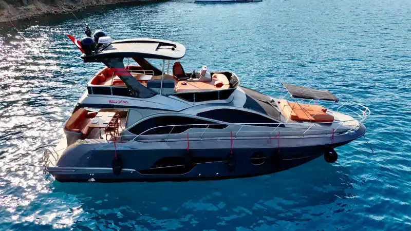 Исследуйте лазурные воды Гёчека на 15-метровой моторной яхте!