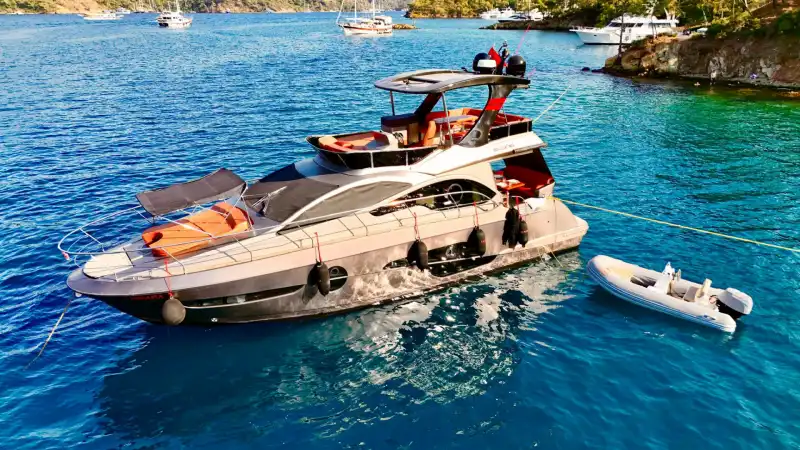 Исследуйте лазурные воды Гёчека на 15-метровой моторной яхте!