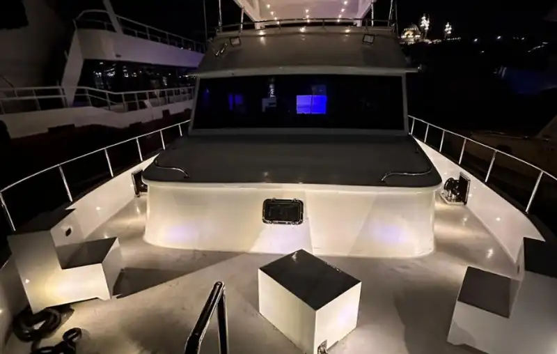 Unforgettable Moments on a 35-Person VIP Yacht – Perfect for Events & Parties