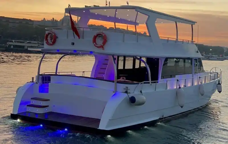 Unforgettable Moments on a 35-Person VIP Yacht – Perfect for Events & Parties