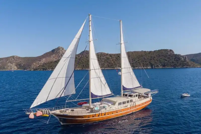 Marmaris'te 7 Metre Genişliğinde, 6 Kabinli Gulet ile Rahat Konaklama