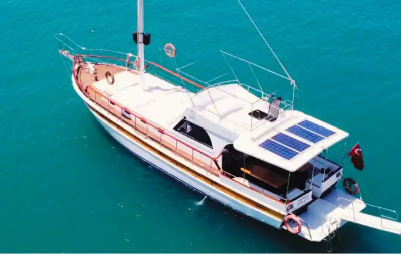 Специально построенная лодка на 25 человек, сочетающая роскошь и развлечения, в Сиде