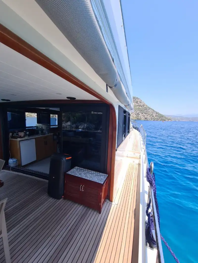 Незабываемый отдых на яхте – 3-кабинная гулета с экипажем