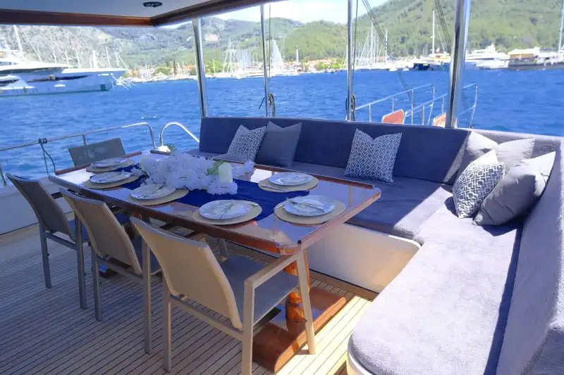 Незабываемый отдых на яхте – 3-кабинная гулета с экипажем