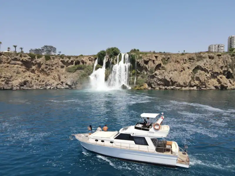 14-Meter Custom-Made Stylish and Modern Boat for 12 People in Antalya Kundu