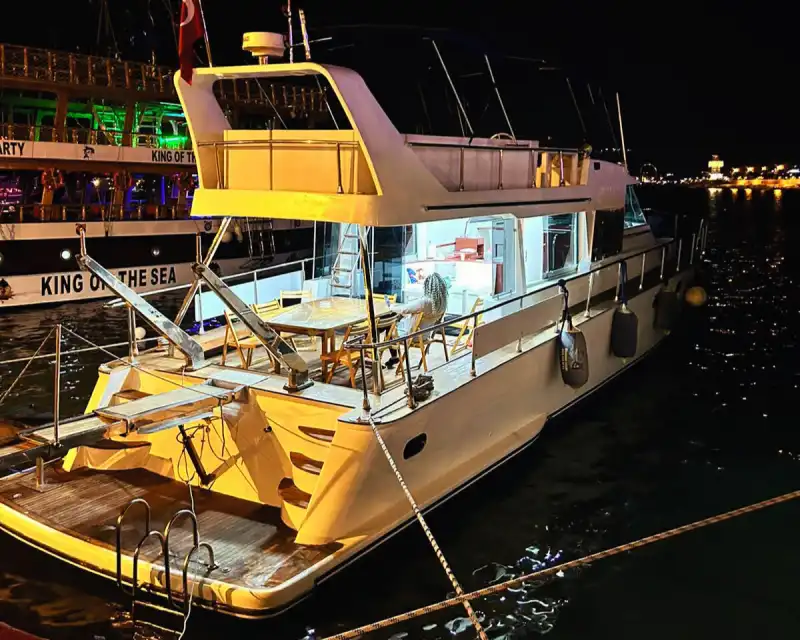 19-метровая комфортабельная прогулочная лодка для больших групп в Аланье