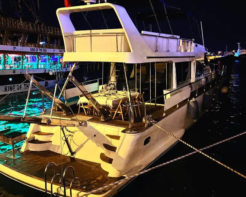 19-метровая комфортабельная прогулочная лодка для больших групп в Аланье