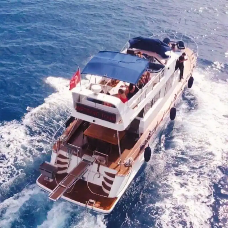 19-метровая комфортабельная прогулочная лодка для больших групп в Аланье