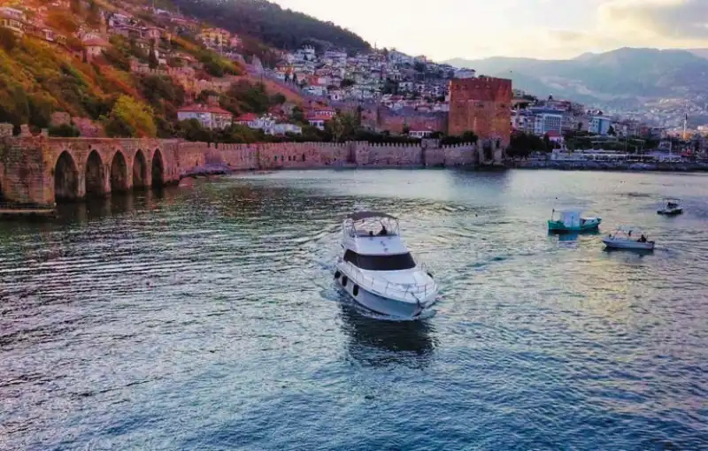Title: A Unique Experience in Alanya’s Mesmerizing Blues with a Private Boat